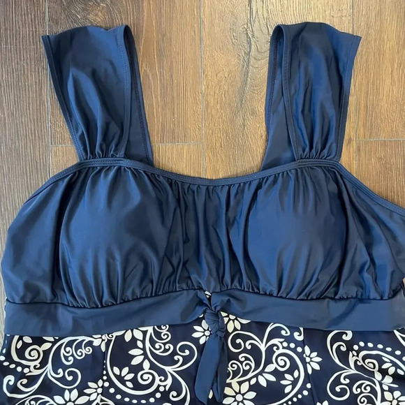 Wantdo swimsuit SZ 22/24w - Picture 2 of 5